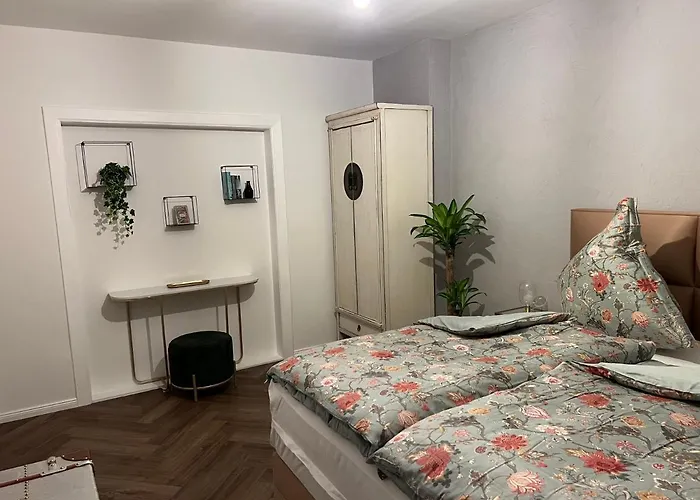 Exklusive 2 Zimmer Eg Wohnung Mit Balkon In Top Lage!