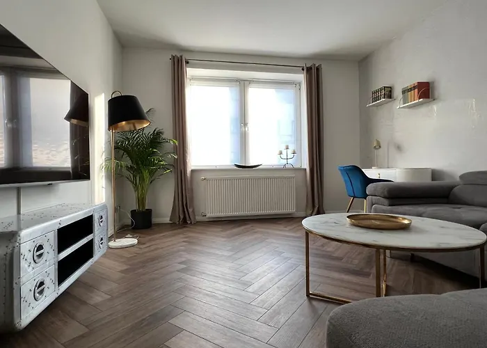 Exklusive 2 Zimmer Eg Wohnung Mit Balkon In Top Lage!