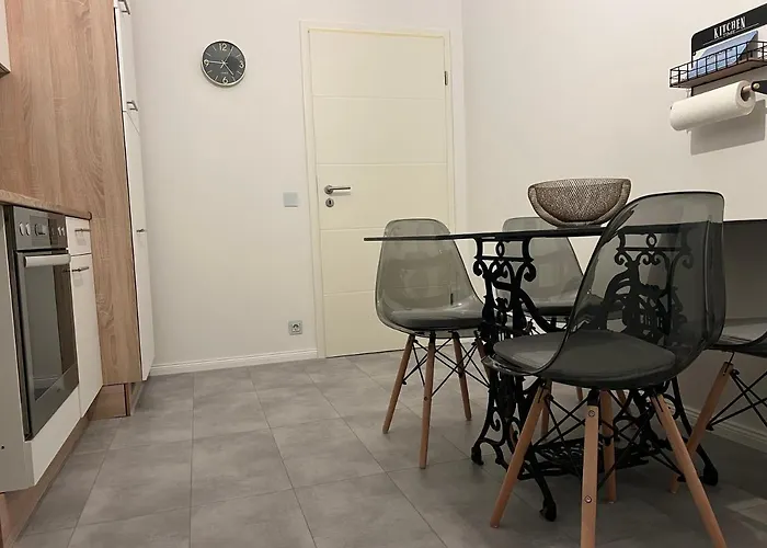Exklusive 2 Zimmer Eg Wohnung Mit Balkon In Top Lage!