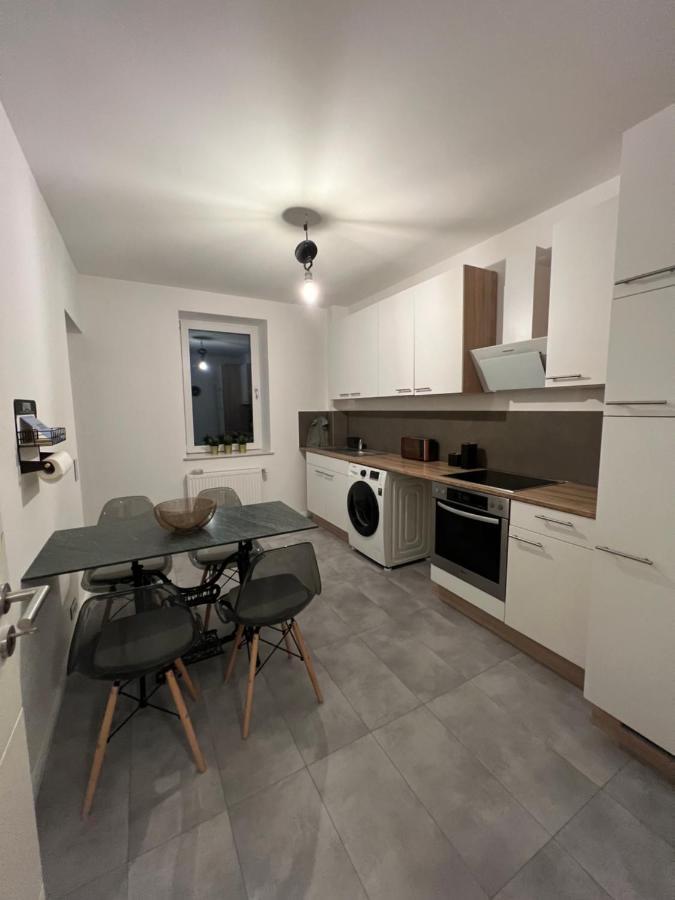 Apartment Exklusive 2 Eg Mit Balkon In Lage! *