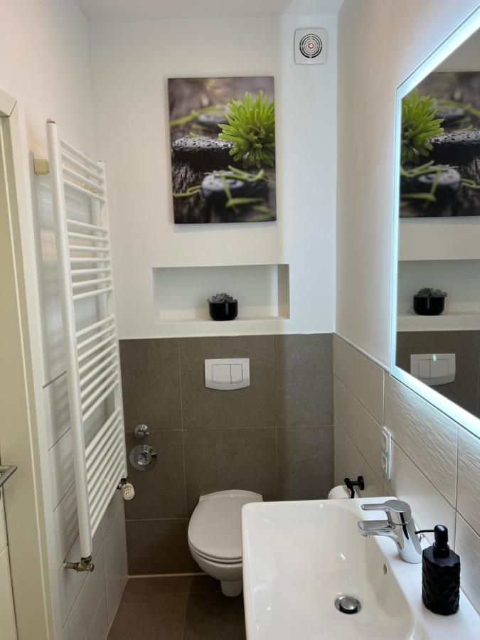 Apartment Exklusive 2 Eg Mit Balkon In Lage!